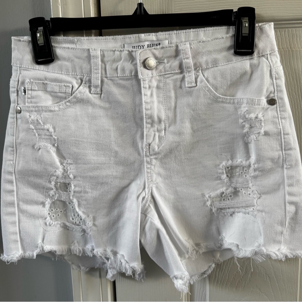 Judy Blue White Distressed Denim Shorts Size Small Raw Hem
